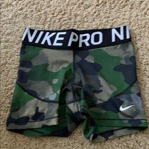 Women’s Nike Pros